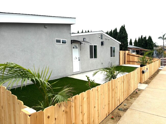 3539-41 Luna Ave, Unit 3539 Luna Avenue