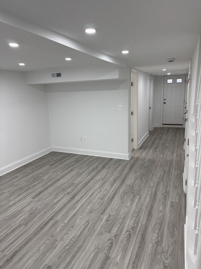 3909 Brehms Ln in Baltimore, MD - Foto de edificio - Building Photo