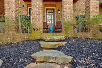 921 Faith Ave SE in Atlanta, GA - Building Photo - Building Photo