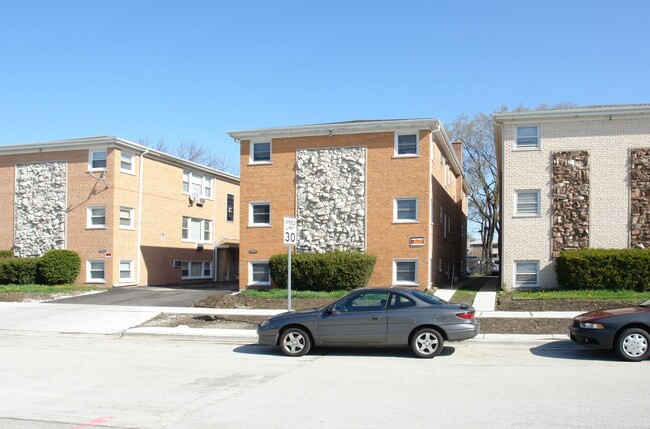 8660 Fullerton Ave in River Grove, IL - Building Photo - Building Photo