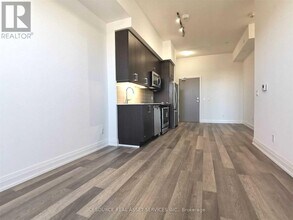 3121-3121 Sheppard Ave E in Toronto, ON - Building Photo - Building Photo