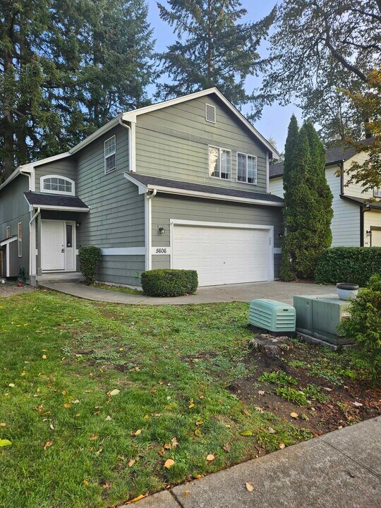 5606 29th Ct SE in Lacey, WA - Building Photo