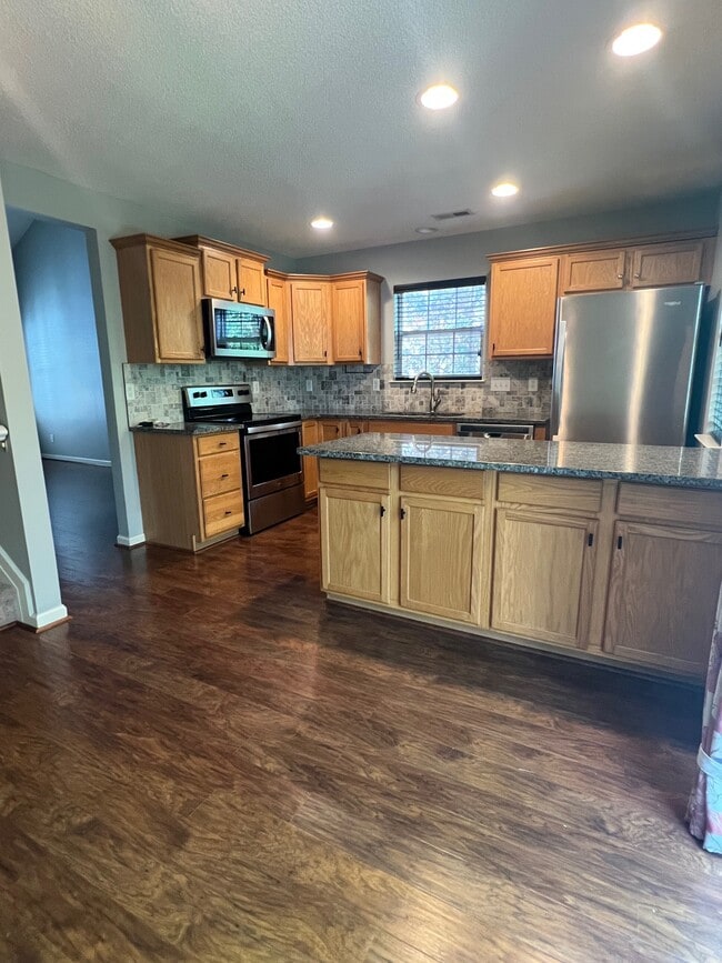 12 Tannenbaum Cir in Greensboro, NC - Building Photo - Building Photo