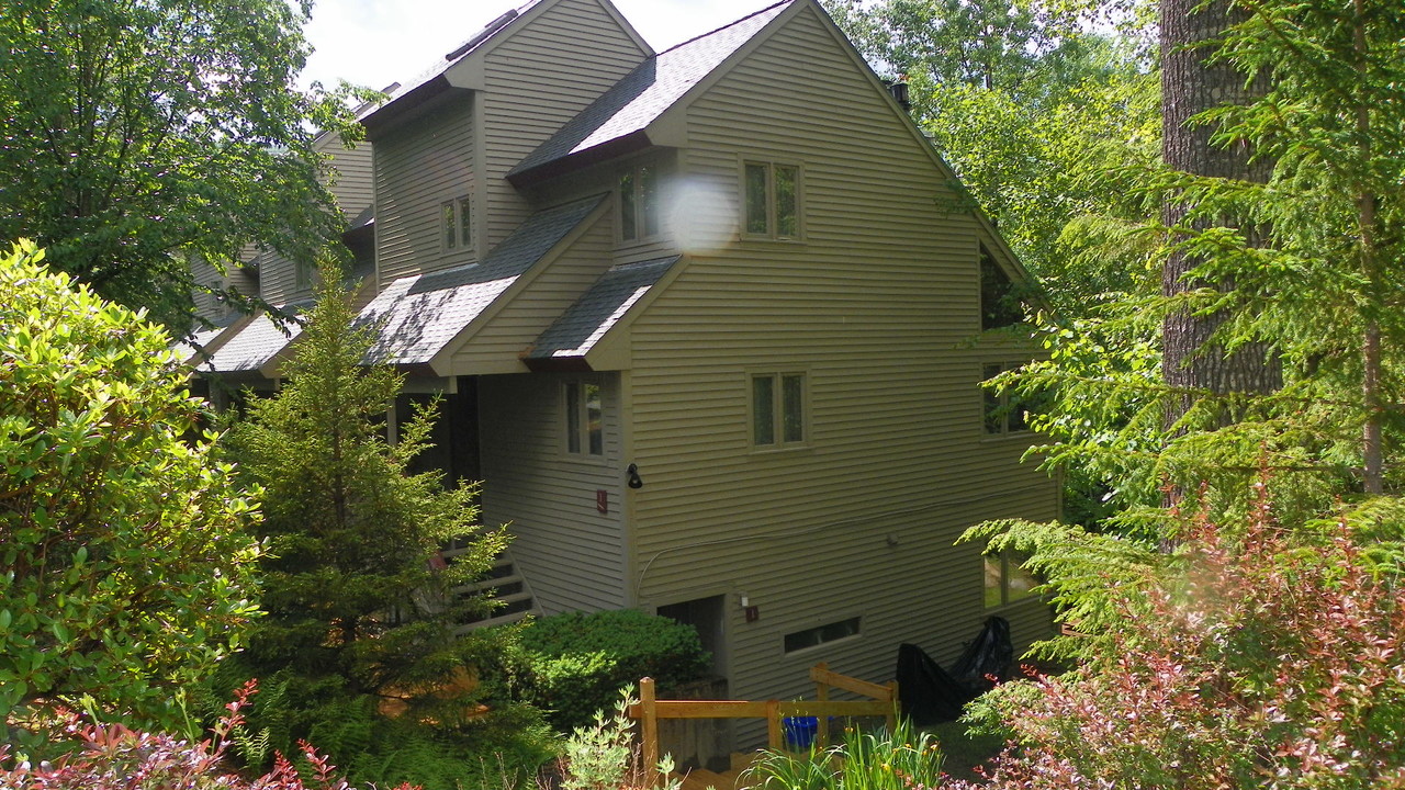 29 Mountain Brook Way in Waterville Valley, NH - Building Photo