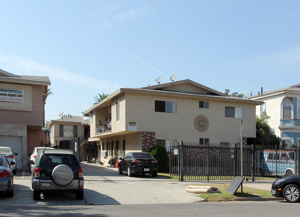 2825 Ellendale Pl in Los Angeles, CA - Foto de edificio