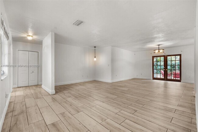 16665 SW 93rd Ct in Palmetto Bay, FL - Building Photo - Building Photo