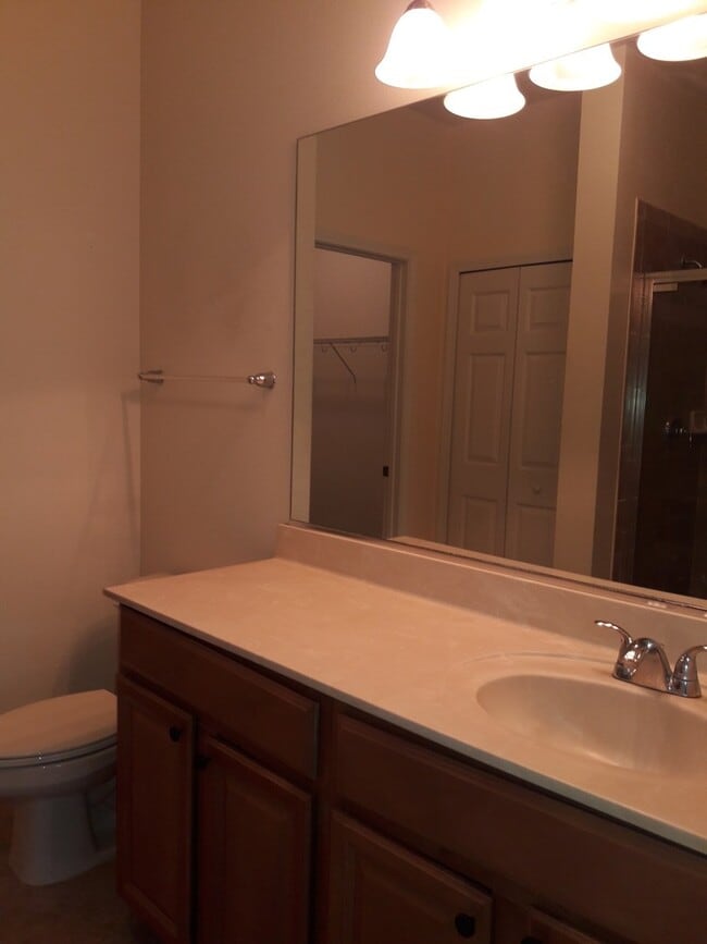 property at 3711 Parkridge Cir