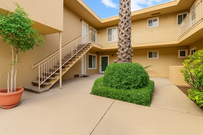 5510 Adelaide Ave in San Diego, CA - Building Photo - Building Photo