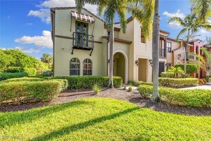 9050 Capistrano St N in Naples, FL - Building Photo