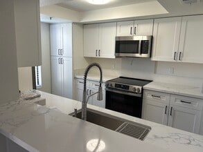 7510 E Thomas Rd, Unit 315 in Scottsdale, AZ - Building Photo - Building Photo