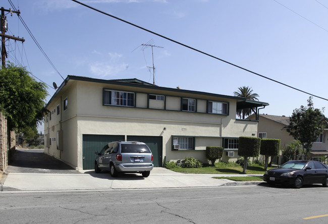 850 N Euclid St in La Habra, CA - Foto de edificio - Building Photo