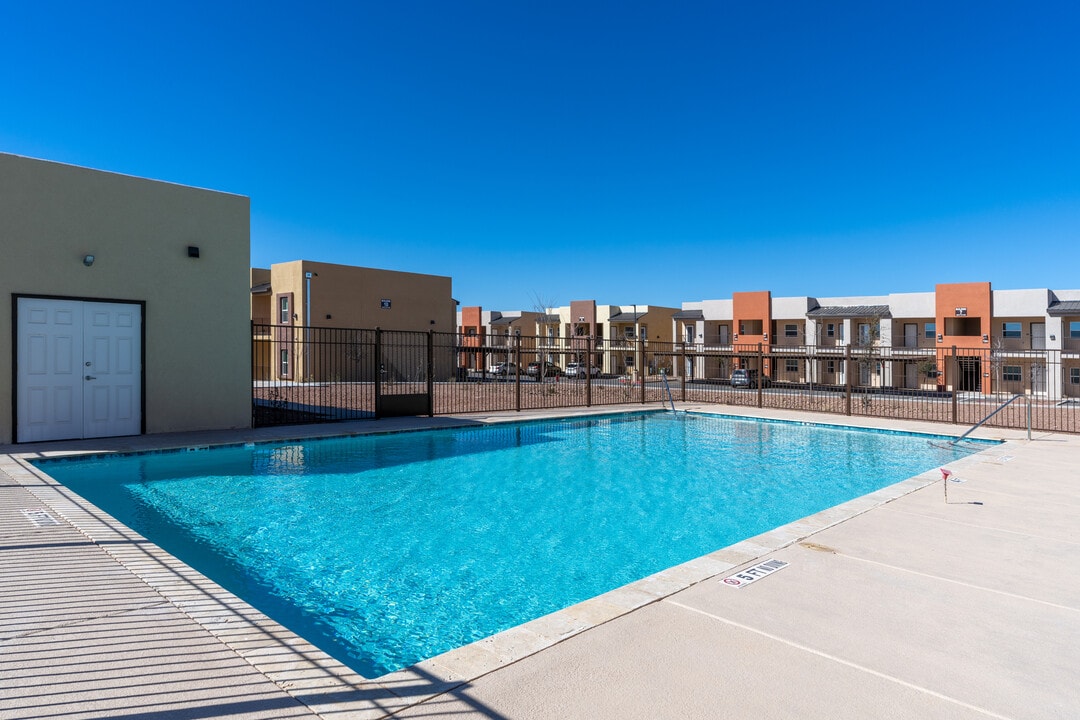 Mountain View Estates in El Paso, TX - Building Photo