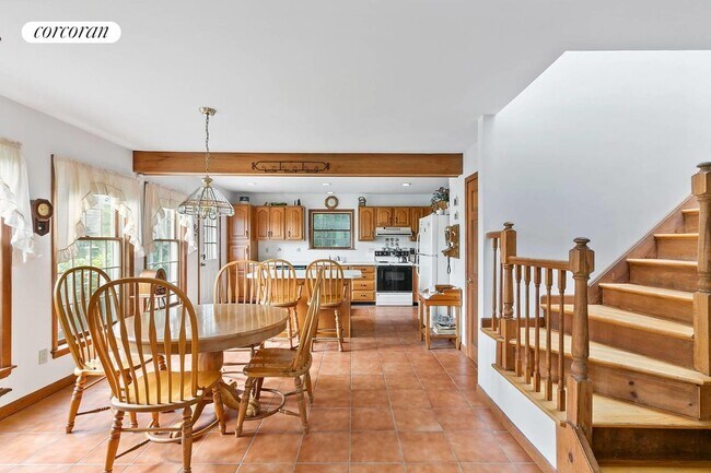 1 Wainscott Stone Road in Wainscott, NY - Building Photo - Building Photo