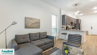 650 E Sycamore St in Denton, TX - Building Photo