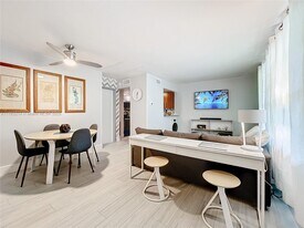 651 NE 60th St in Miami, FL - Building Photo