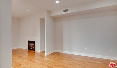 340 Hauser Blvd in Los Angeles, CA - Building Photo - Building Photo