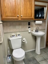 2179 Shartlesville Rd, Unit The Golden Oak Suite in Mohrsville, PA - Foto de edificio - Building Photo