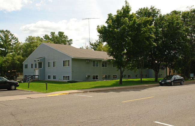 521 River St in Taylors Falls, MN - Foto de edificio - Building Photo