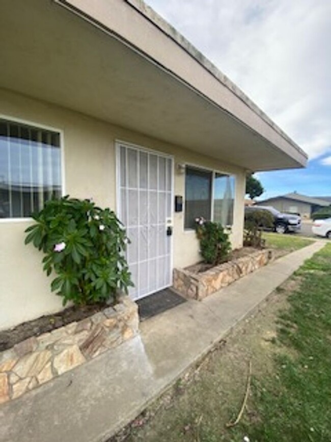 622 N B St in Lompoc, CA - Building Photo - Building Photo