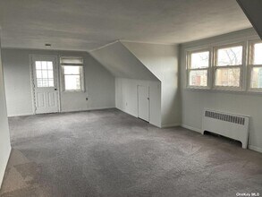 529 E Chester St in Long Beach, NY - Foto de edificio - Building Photo