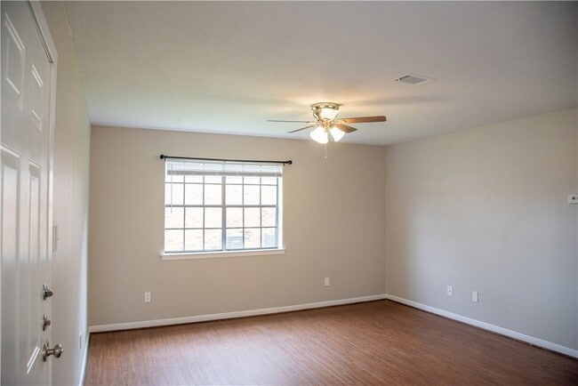 700 Navarro Dr, Unit A in College Station, TX - Foto de edificio - Building Photo