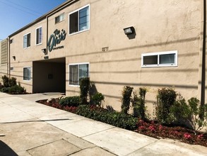 The Oasis in Gardena, CA - Building Photo - Building Photo