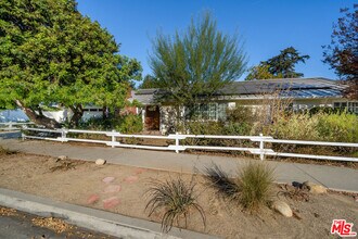 13843 Milbank St in Los Angeles, CA - Building Photo - Building Photo