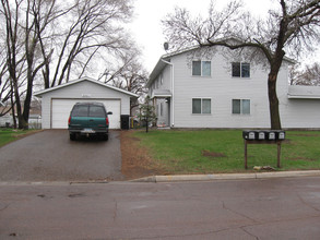 5601-5607 4th St NE in Fridley, MN - Building Photo - Building Photo