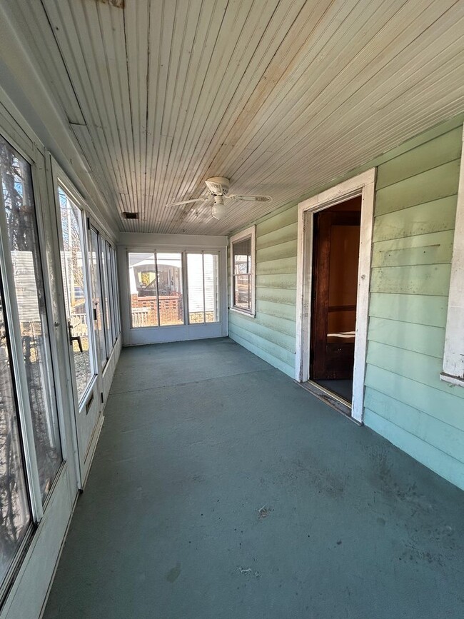 1327 W Kilgore Ave in Muncie, IN - Building Photo - Building Photo