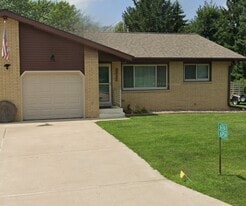 6761 Dawn Dr in Windsor, WI - Building Photo