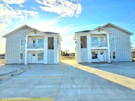 2777 Chavarria St, Unit 1 in Eagle Pass, TX - Building Photo