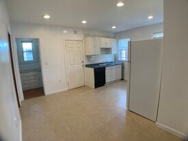 16 Montgomery St, Unit 2 in Cambridge, MA - Building Photo