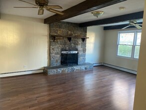 14 Lantern St in Huntington, NY - Building Photo - Building Photo