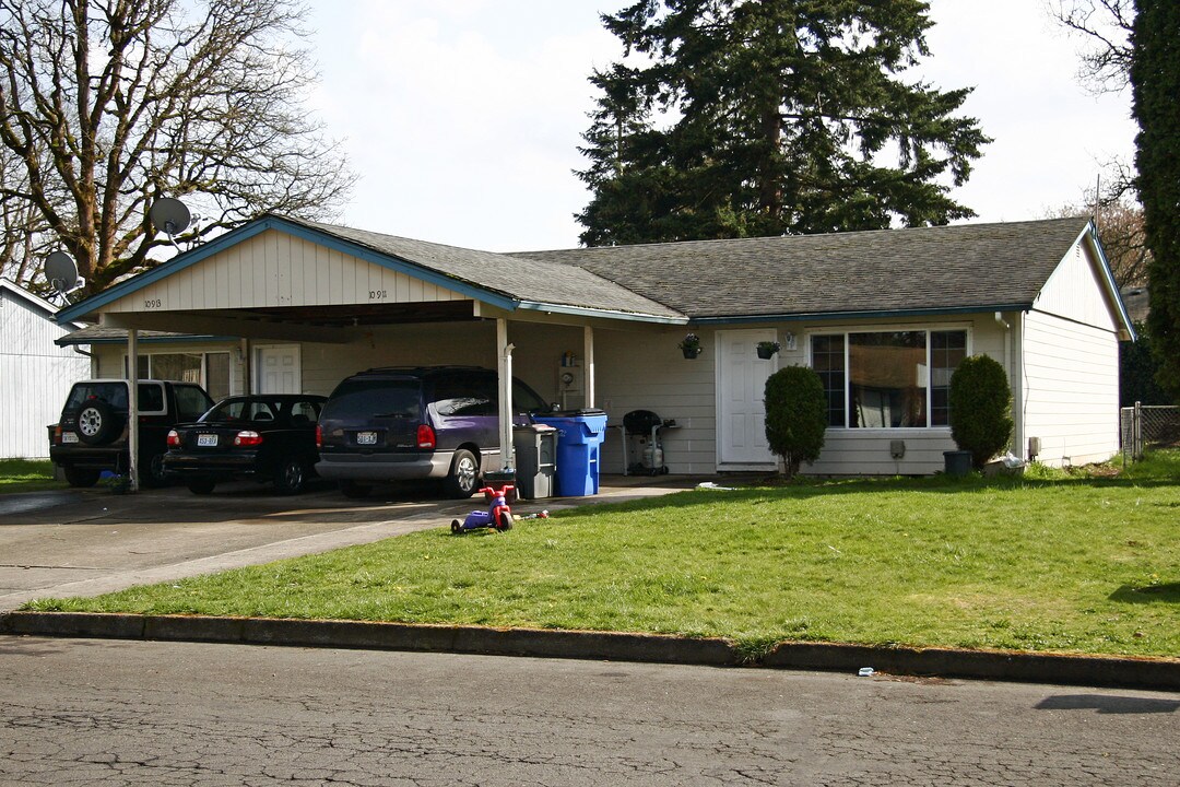 10911 NE 48th St in Vancouver, WA - Foto de edificio