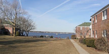 Dolphin-Green Apartments in Port Washington, NY - Building Photo - Building Photo