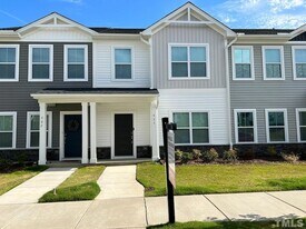 913 Robbie Jackson Ln in Fuquay Varina, NC - Building Photo
