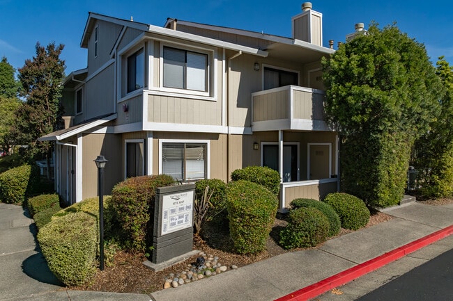 Vintage Ridge Apartment Homes in Santa Rosa, CA - Foto de edificio - Building Photo