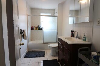5A Kendall St, Unit 3 in Brookline, MA - Building Photo - Building Photo