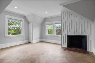 476 Heath St in Chestnut Hill, MA - Foto de edificio - Building Photo