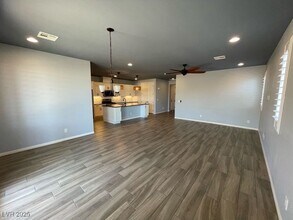 10777 Princeton Bluff Ln in Las Vegas, NV - Building Photo - Building Photo