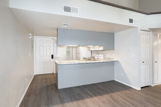 Dover Commons Apartments in Lakewood, CO - Building Photo - Building Photo