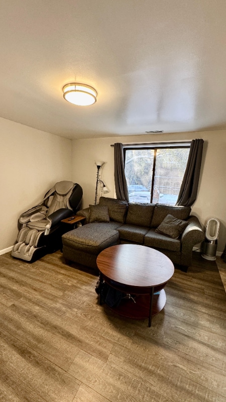 1360 W Evergreen Ave