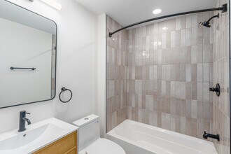 Carriage House in Philadelphia, PA - Foto de edificio - Interior Photo