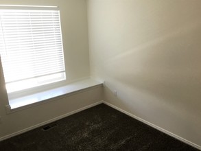 4657 4150 W St in Roy, UT - Foto de edificio - Building Photo