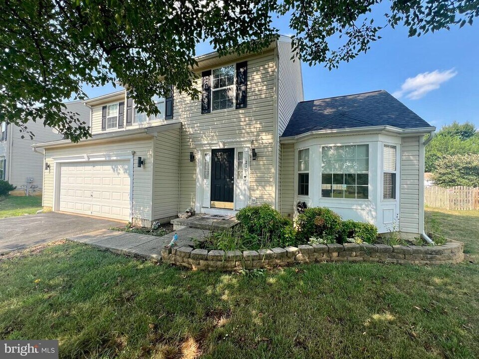 210 Posting Way in Charles Town, WV - Building Photo