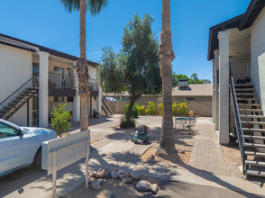 Date Villas Apartments in Mesa, AZ - Foto de edificio - Building Photo