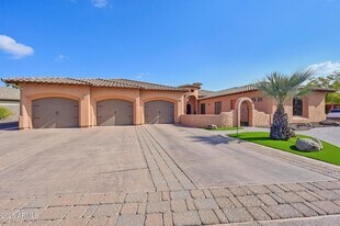 351 N Cloverfield Cir in Litchfield Park, AZ - Building Photo