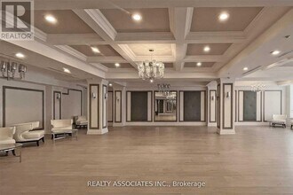 102-372 Hwy 7 in Richmond Hill, ON - Building Photo - Building Photo