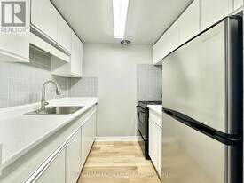 1200 Courtland Ave E in Kitchener, ON - Building Photo