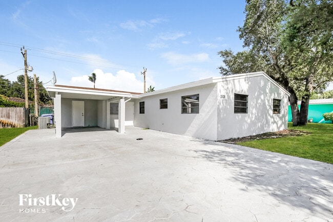 2931 N 66th Ave in Hollywood, FL - Building Photo - Building Photo